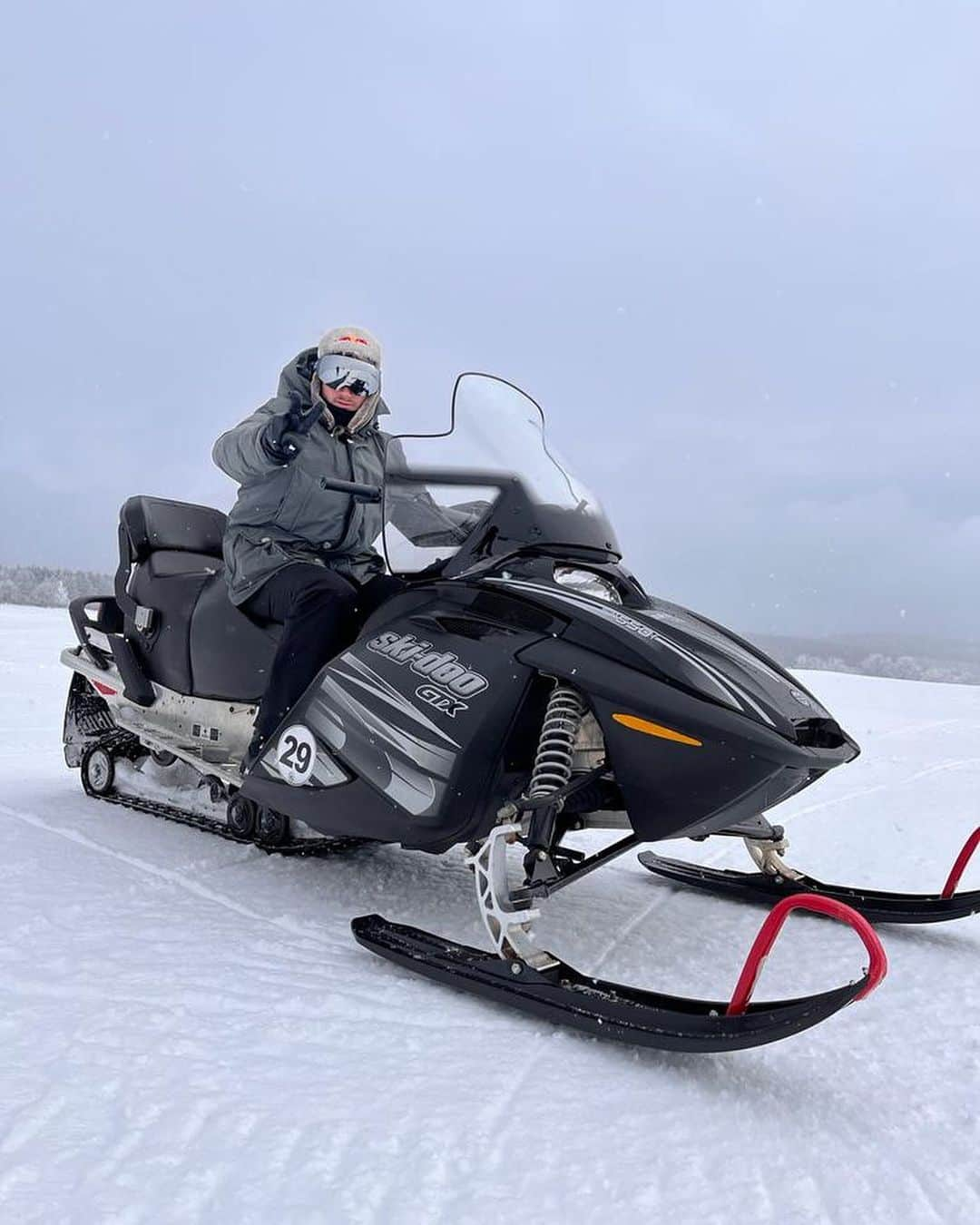 ティモ・ヴェルナーのインスタグラム：「Little cooldown in the snow ✌️」