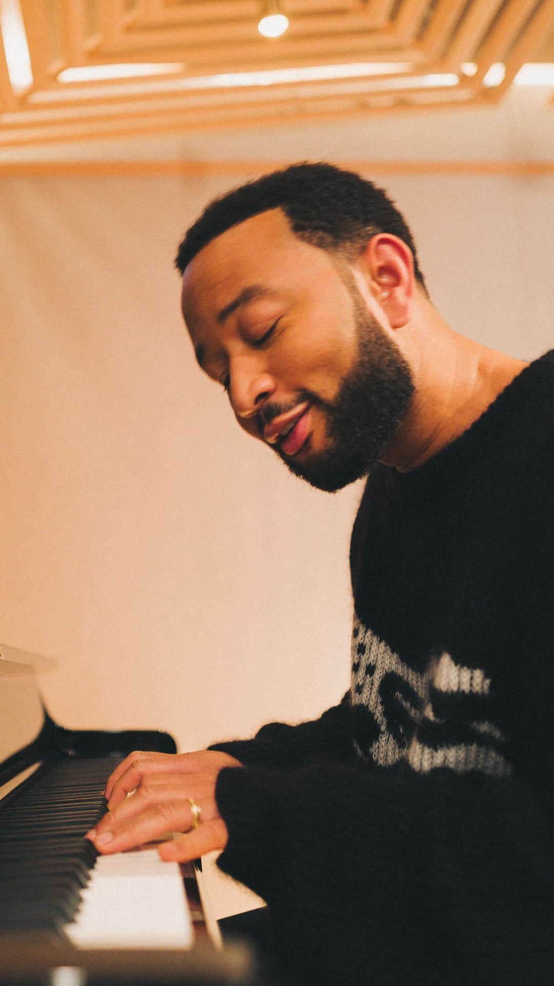 のインスタグラム：「Playing live for you has inspired this album. LEGEND (Solo Piano Version), coming Wednesday.」