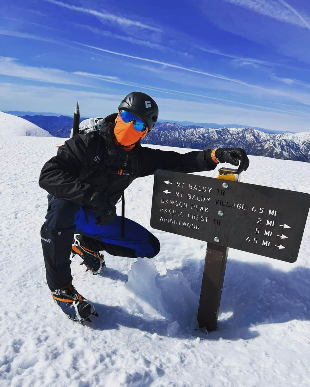 マイケル・トレヴィーノさんのインスタグラム写真 - (マイケル・トレヴィーノInstagram)「Mt. Baldy via Register Ridge 📍🏔️  First time climbing this mountain. Dialing in all the gear.  Training for one of the 14ers.」2月7日 2時03分 - michaeltrevino