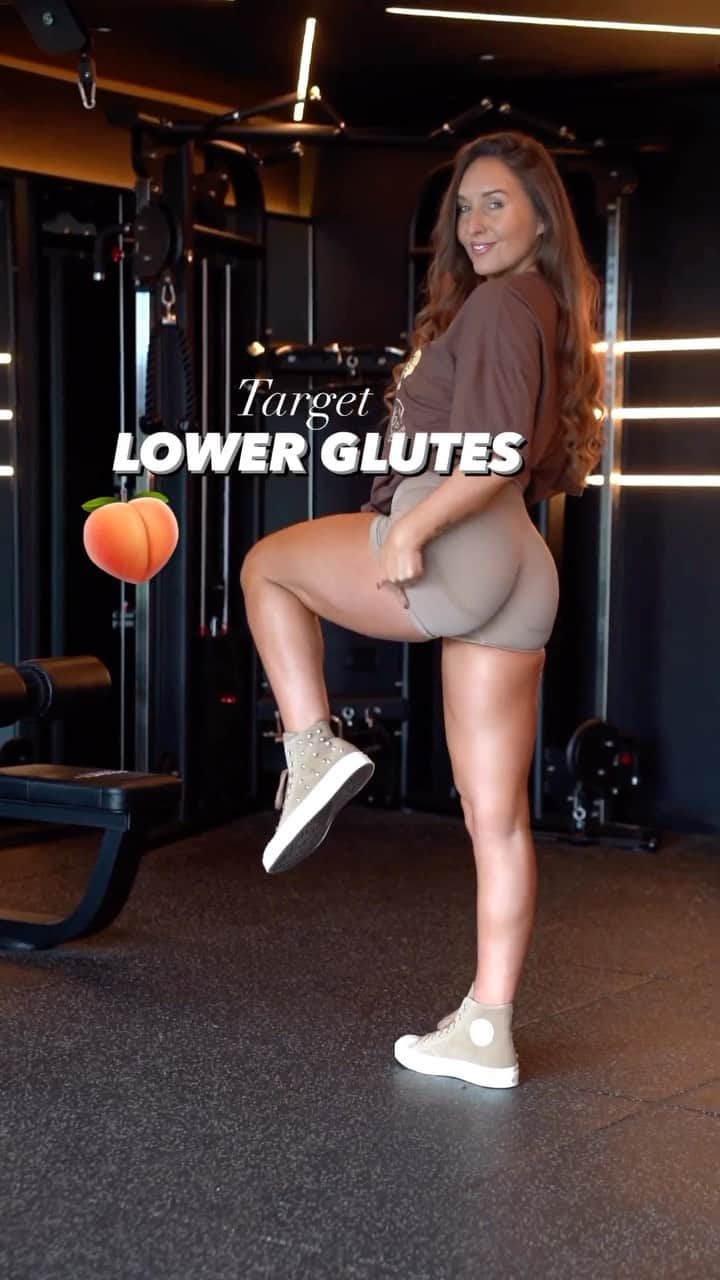 Squatsのインスタグラム：「Lower Glutes!🔥🍑 @kimfrench87 #squats #fitness」