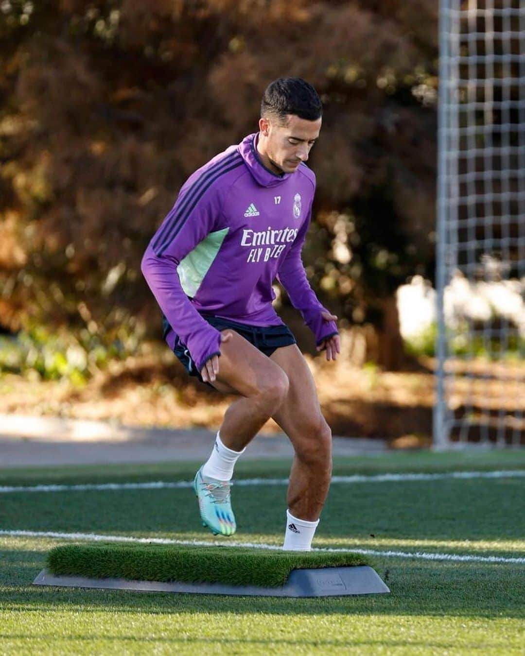 ルーカス・バスケスのインスタグラム：「Cada vez más cerca 🚀 @realmadrid」