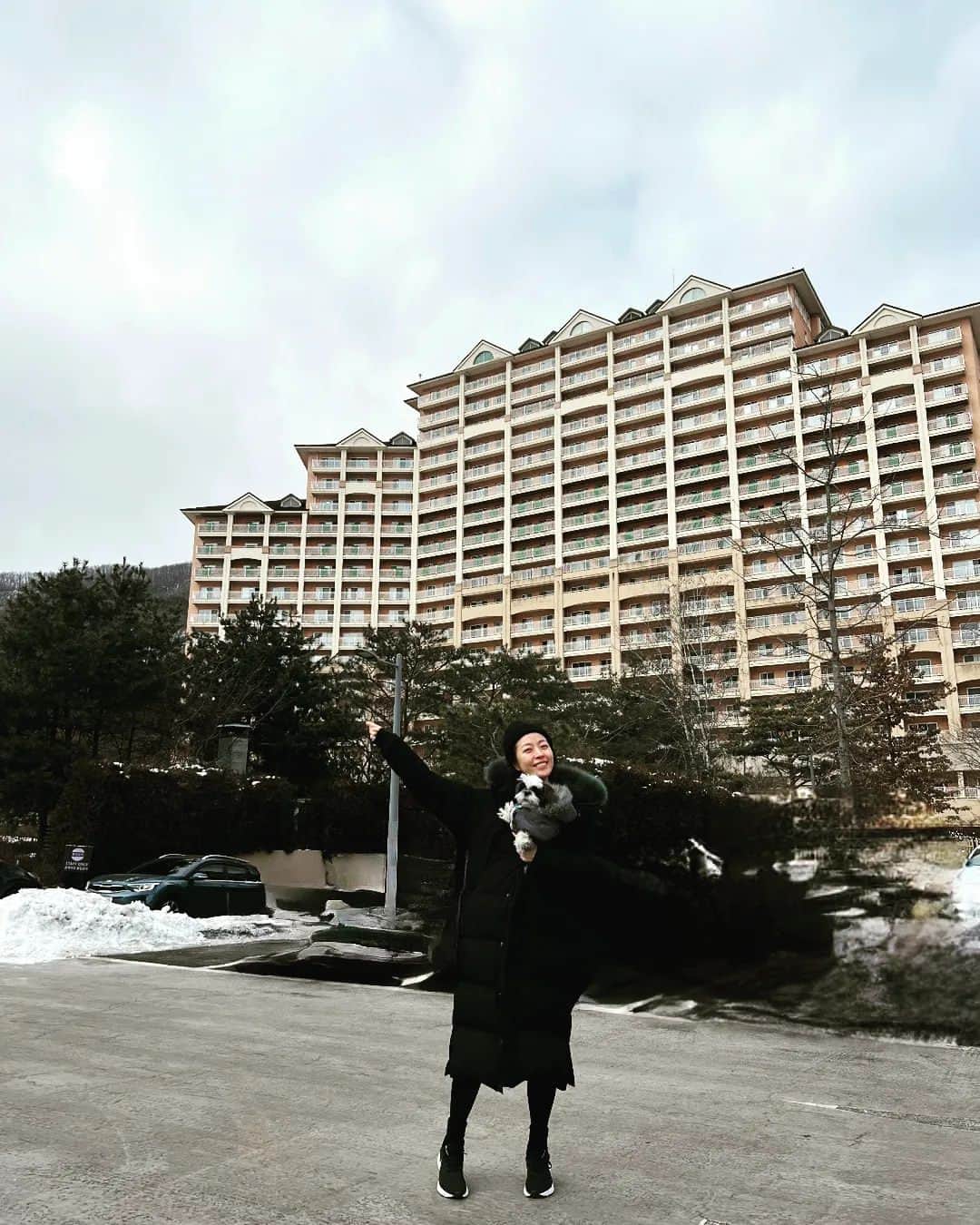 シム・ウンジンのインスタグラム：「#오늘아님   늦은 후기. 앙꿍과 초이와 친한커플과 같이 갔던 #소노펫 에서의 2박3일은 아주 좋았다는!  또 가야지😁   #여행」