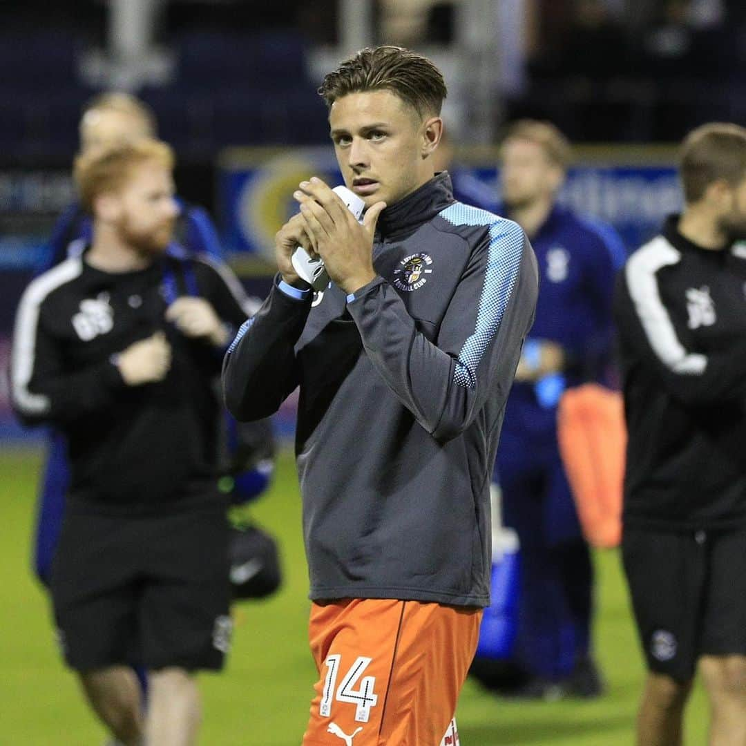 ハリー・コーニックさんのインスタグラム写真 - (ハリー・コーニックInstagram)「Just wanted to thank everyone at Luton Town over my 6 and half year journey at the club. I’ve made so many incredible memories including 2 promotions, a play off run and survival on the last day of the season which will stay will me forever!  To all the staff and players I’ve met, thank you for letting me be me and making it so special, I’ve made some friends who I will have for life. Finally thank you to all the Hatters who have had faith in me over the years and travelled up and down the country, it’s been an honour to play in front of you and meet so many of you incredible people! It’s been an amazing journey, I wish you all the best in the future and I’ll see you all soon 🧡 🎩」2月7日 3時07分 - harrycornick