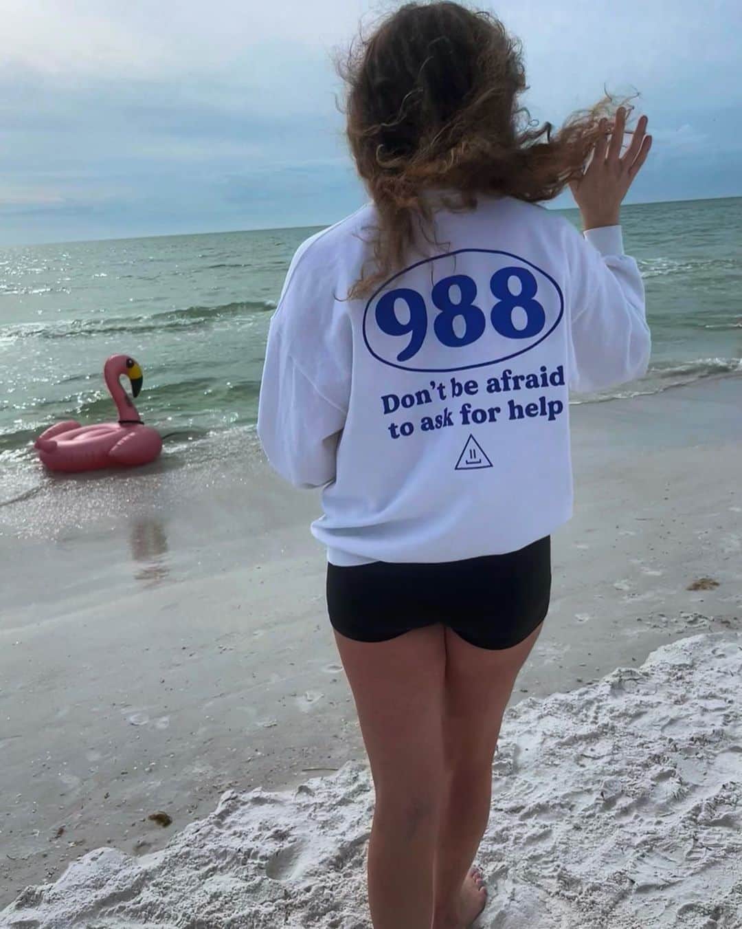 アリソン・シュミットのインスタグラム：「Just a friendly reminder 🫶  #988 #mentalhealthawareness」