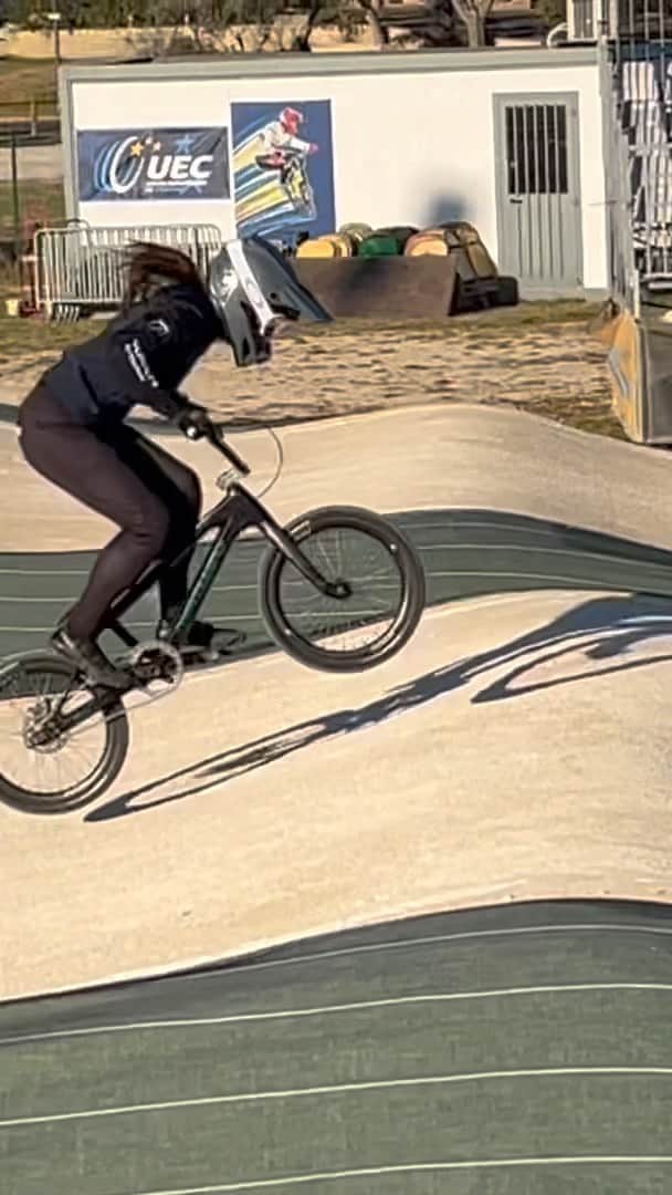 のインスタグラム：「Having a good training here in South of France🇫🇷 @bmxsarrians   フランスでのトレーニング楽しんでます😊」