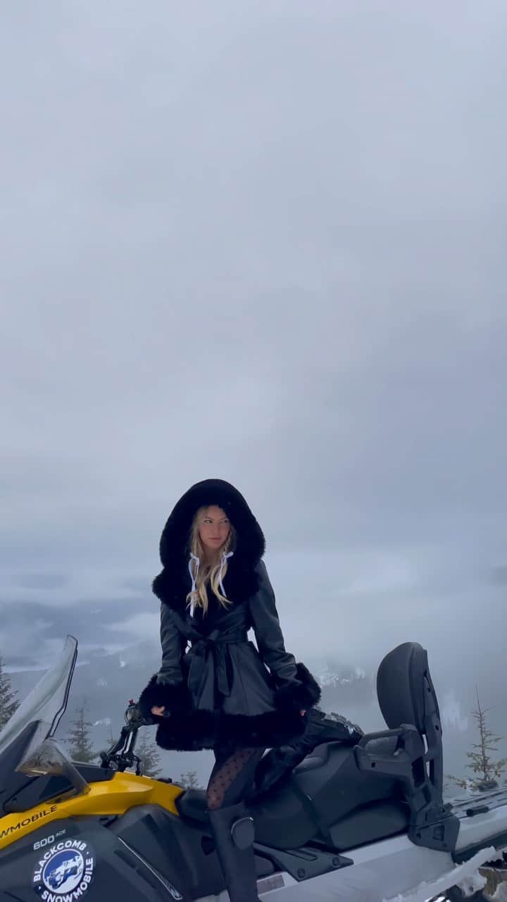 Katelyn Byrdのインスタグラム：「Rides to a cabin ❄️🌨☃️🧸 @alo」