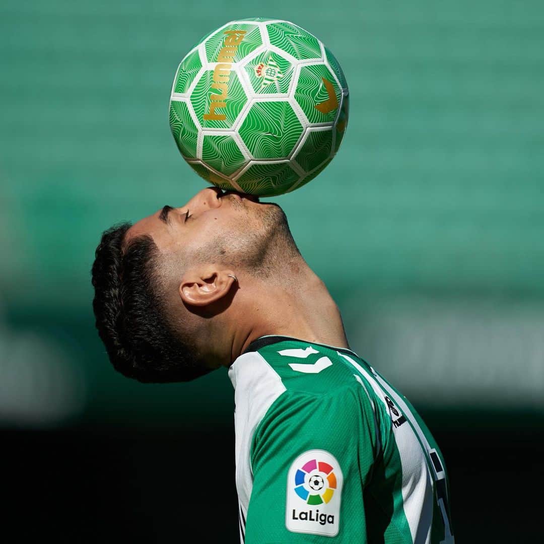 アジョセ・ペレスのインスタグラム：「💚⚽💚  Y tú, ¿eres capaz hacer esto?」