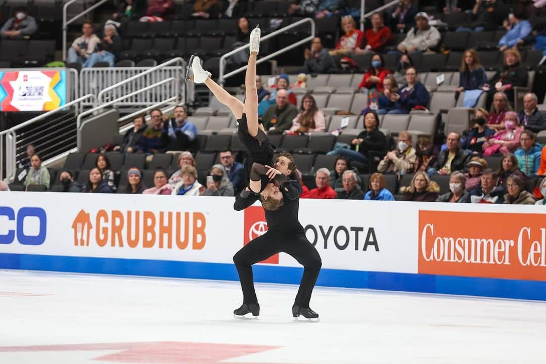 クリスティーナ・カレイラのインスタグラム：「4CC week✨ • • • • #4continents #teamusa #iceacademyofmontreal #carreiraponomarenko #figureskating #icedance」