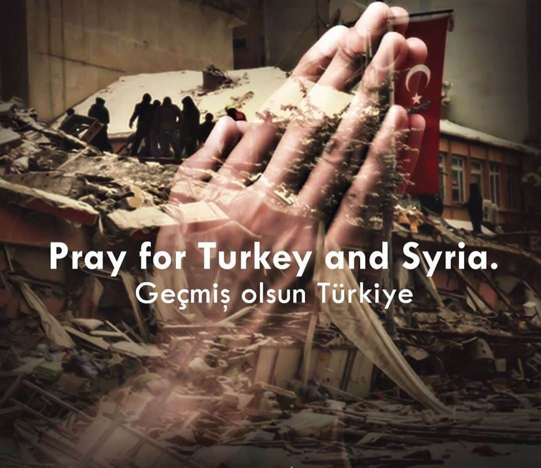 アドリアーノ・コレイアのインスタグラム：「Meus sentimentos e força a todo povo Turco 🙌🏼🙌🏼🙏🙏 Oremos pela Turquia . Pray for turkey . Geçmiş alsın Türkiye 🙏🙏.」