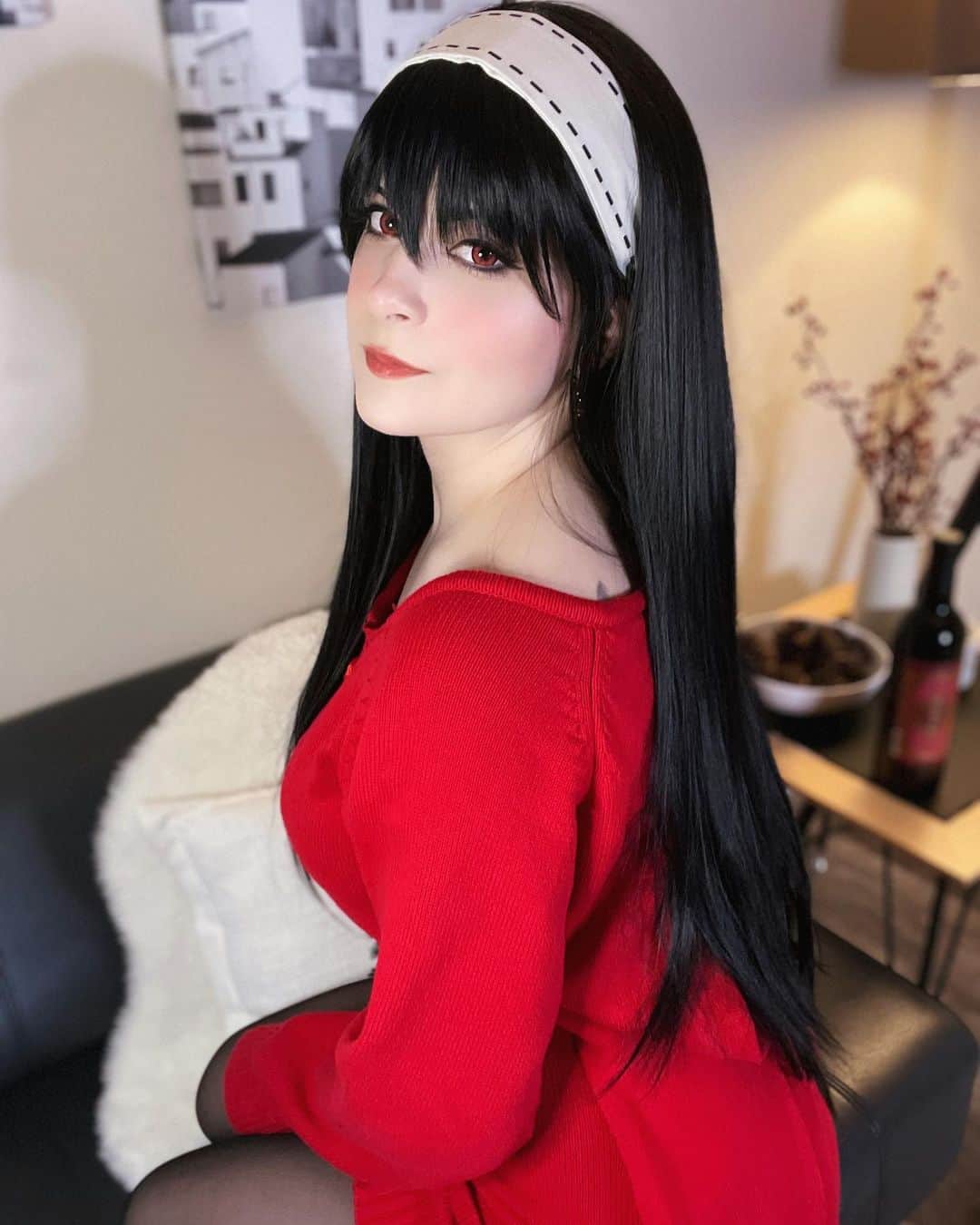 Tessaさんのインスタグラム写真 - (TessaInstagram)「MORE TIPSY WIFE YOR ♥️🍷 I hope you all had a good weekend!🥰  #yorforger #yorforgercosplay #spyxfamily #spyxfamilycosplay #cosplay」2月7日 6時40分 - hiso.neko