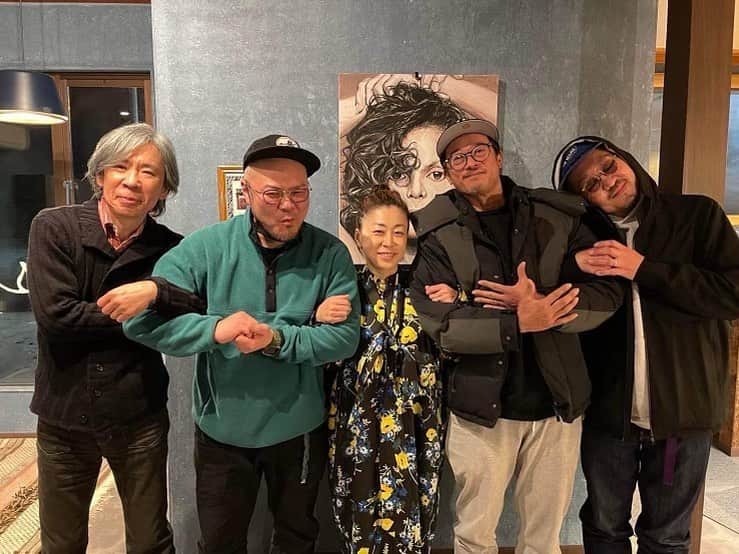 birdのインスタグラム：「My Soul Town vol.45 bird ”そうだ 北海道、行こう。”　Acoustic Tour 2023  bird with 樋口直彦(Guitar)  10日間の北海道の旅、楽しく完走しました。  ライブに足を運んでくださったみなさん、ありがとうございました！  そして各会場でお世話になったみなさん、ありがとうございました！  新しくて、懐かしい出会いがたくさんあった旅でした。  またお会いできる日を楽しみにしています。  一緒に旅をしてくれた小西さん、ブンちゃん、樋口さん、なかえさん、ありがとう！  音楽と温泉の旅、今回は7ライブ9温泉（私）、7ライブ7温泉（小西さん）、7ライブ10温泉（樋口さん&なかえさん）という結果になりました😆  #そうだシリーズ　#北海道　#mysoultown  #樋口直彦　#bird #温泉　#音楽　#旅」