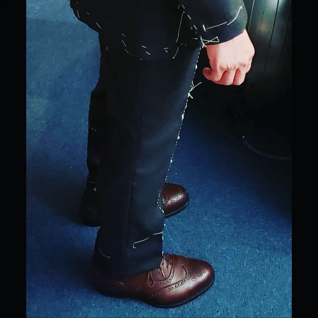 信國太志のインスタグラム：「Trousers meets shoes like a boy and a girl who instantly feels knows each other for long time. Shoes were sculpted by @m.futamoto  last shaper the wearer- client 、my friend himself.」