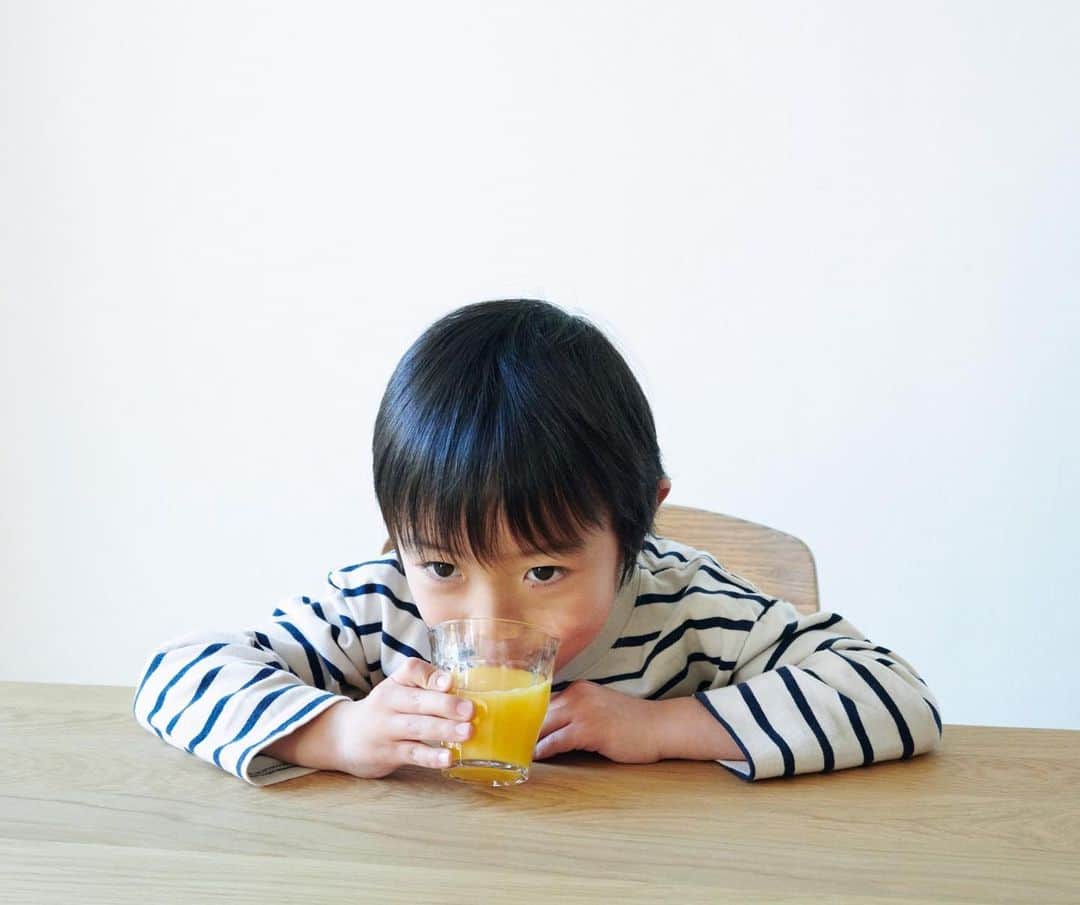 のインスタグラム：「息子お仕事　@aubinc_official さん🍴 撮影前から私が緊張していましたが息子よく頑張りました🤍」