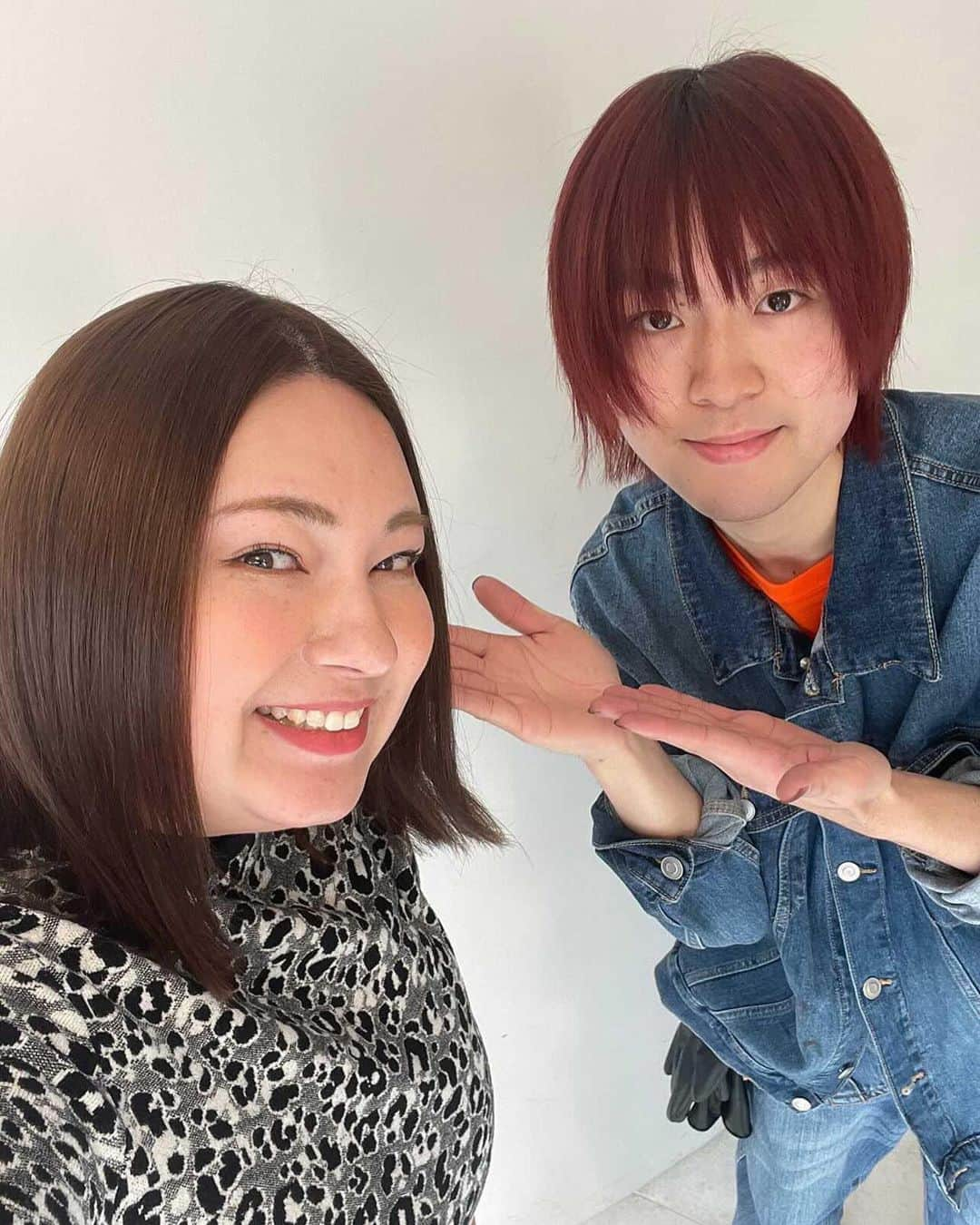 大橋ミチ子さんのインスタグラム写真 - (大橋ミチ子Instagram)「美容室に行ってきました🥺✨ 原宿にある、Promille salon💇‍♀️ @promillesalon   とっても綺麗な内装だったーぁ🥰💗  担当してくださったのは、 🍊そうたさん🍊 @sawtxnova   髪の悩みとか聞いてくださって アドバイスしてくださって とても助かりました😭✨  髪色は、色落ちした時のことを考えて 少し濃いめに色をいれてくれたり 気遣いがすごかった、、、😳🙏  シャンプーする時のマッサージとか 好みすぎて癒されちゃった🥺笑  そして、なんと言っても 想像以上に素敵な髪色になってとってもHappyだよん😍😍😍  写真１枚目は、まだカラーリング前🥰 とっても映えなお店だった❤️ またお邪魔したいと思います😚✨🙏  Promille milk (プロミルミルク) という、洗い流さないトリートメントもGetしたので、家で美髪目指します🙋‍♀️✨  #美容室　#表参道サロン #promillesalon」2月7日 19時14分 - ohashimichiko_official