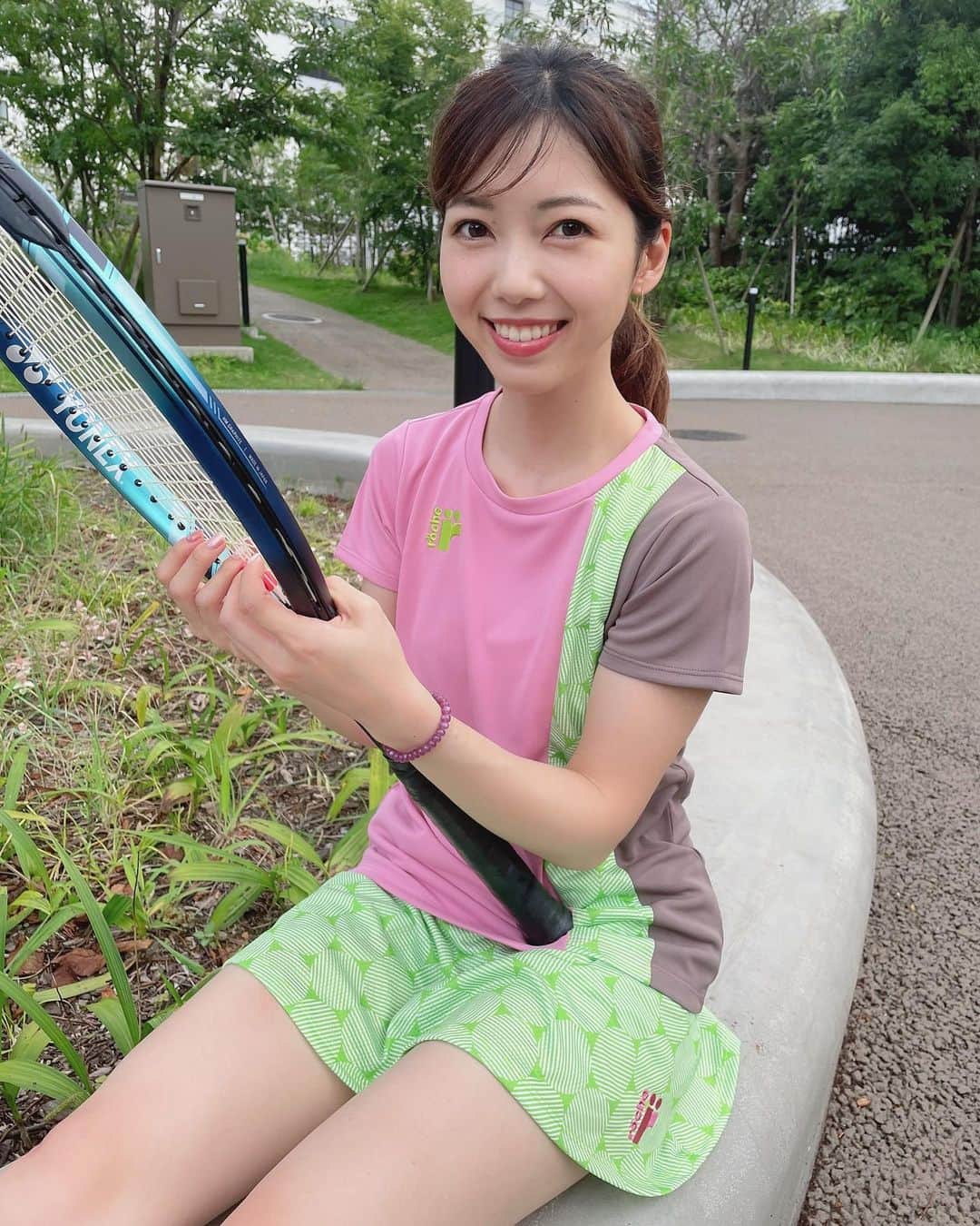 川又智菜美のインスタグラム：「💗 #過去pic 💚 ⁡ ストーリーズではお伝えしていましたが 胃腸炎でダウンしてました😭 メッセージくださった方々本当にありがとうございます🙇‍♀️ ⁡ ちょっと回復してからは カメラロールを遡ったりしていました😂 ⁡ はやく半袖が着られるくらいの 気候になってほしいな〜🤭 あ！花粉の時期はスキップで🤣 ⁡ #テニス #テニス女子」