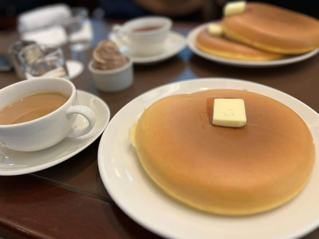 森麻季さんのインスタグラム写真 - (森麻季Instagram)「🥞☕️  ママ友と #銀座ウエスト青山ガーデン   ふかふかで美味しい  #ホットケーキ #甘いもの  #スイーツ  #ホッとする」2月7日 11時12分 - maki.mori_m