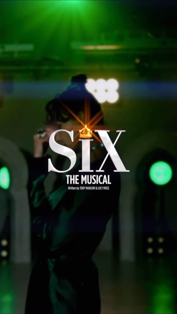 キム・ジウのインスタグラム：「. . . Anne Boleyn💚 . . #sixthemusical  #뮤지컬식스」