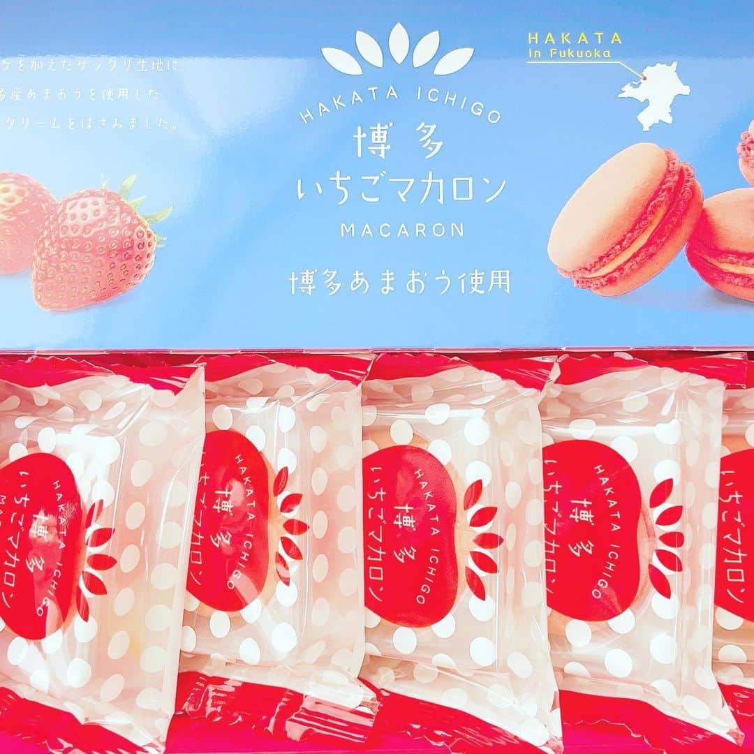 平野由実のインスタグラム：「お土産🍓  #甘いもの #甘いもの好き #お菓子 #お菓子好き #いちごスイーツ #土産 #お土産 #お土産スイーツ #手土産スイーツ」