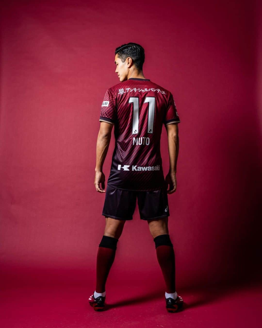 武藤嘉紀のインスタグラム：「. 今シーズンもNo.11 MUTOをよろしくお願いします!! #楽天モバイル#武藤嘉紀#ヴィッセル神戸#2023」