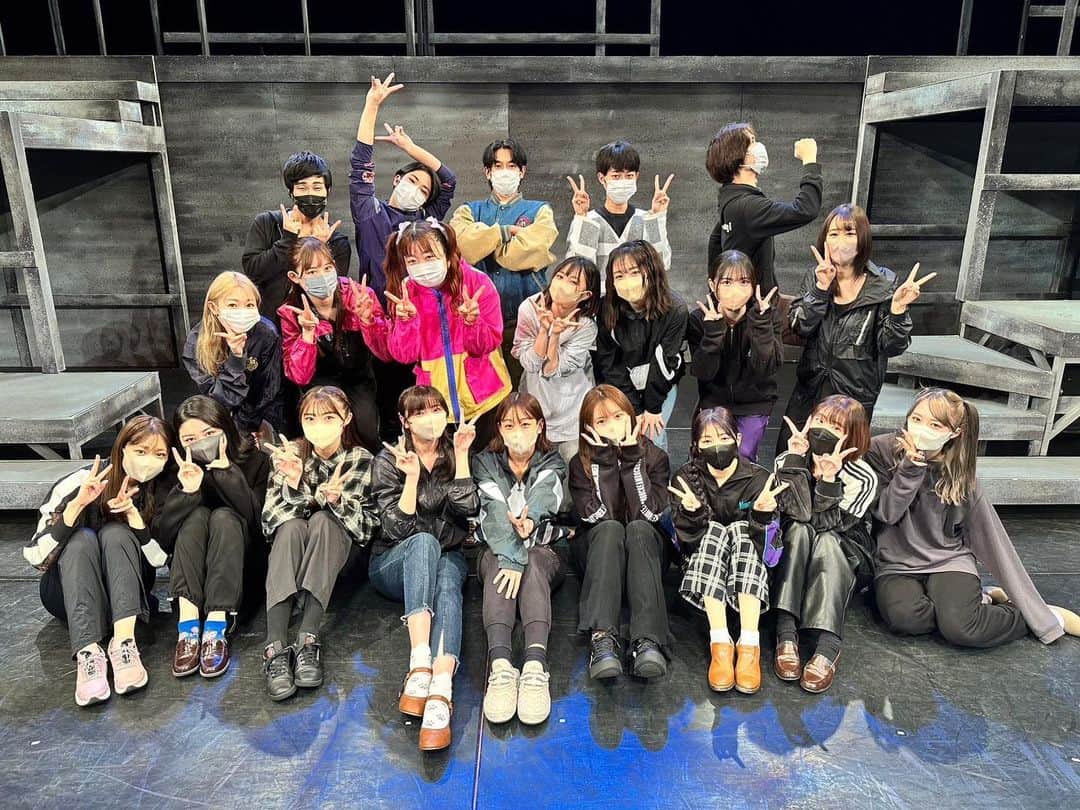 道枝咲さんのインスタグラム写真 - (道枝咲Instagram)「舞台｢ #十五少女漂流記 ｣ 東京公演千秋楽 ありがとうございました！！  お芝居が全くわからなかった私を皆さんがたくさん助けてくださり、無事この日を迎えることが出来ました！！ ありがとうございます。 もっとウェルウェルできるように たくさん研究します🫡  2/23の海老名公演も よろしくお願い致します🙇🏻‍♀️💞  最後までお楽しみいただけるよう精一杯漂流されてきます⚓️   #akb48  #舞台  #シアター1010」2月7日 13時58分 - michieda_saki