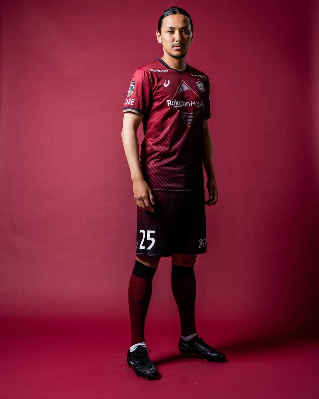 大崎玲央のインスタグラム：「📸 #visselkobe #ヴィッセル神戸 #rakutenmobile #楽天モバイル」