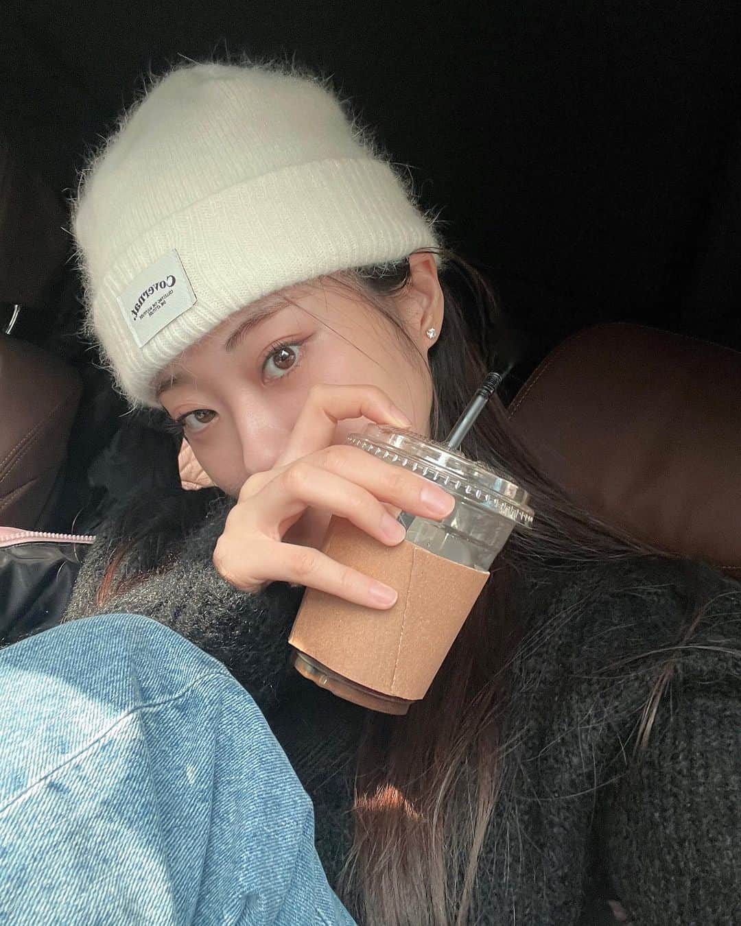 ギョンリ さんのインスタグラム写真 - (ギョンリ Instagram)「경리의 일상모음zip💚  뭐가 젤 좋?🤭 #ootd」2月7日 14時19分 - gyeongree