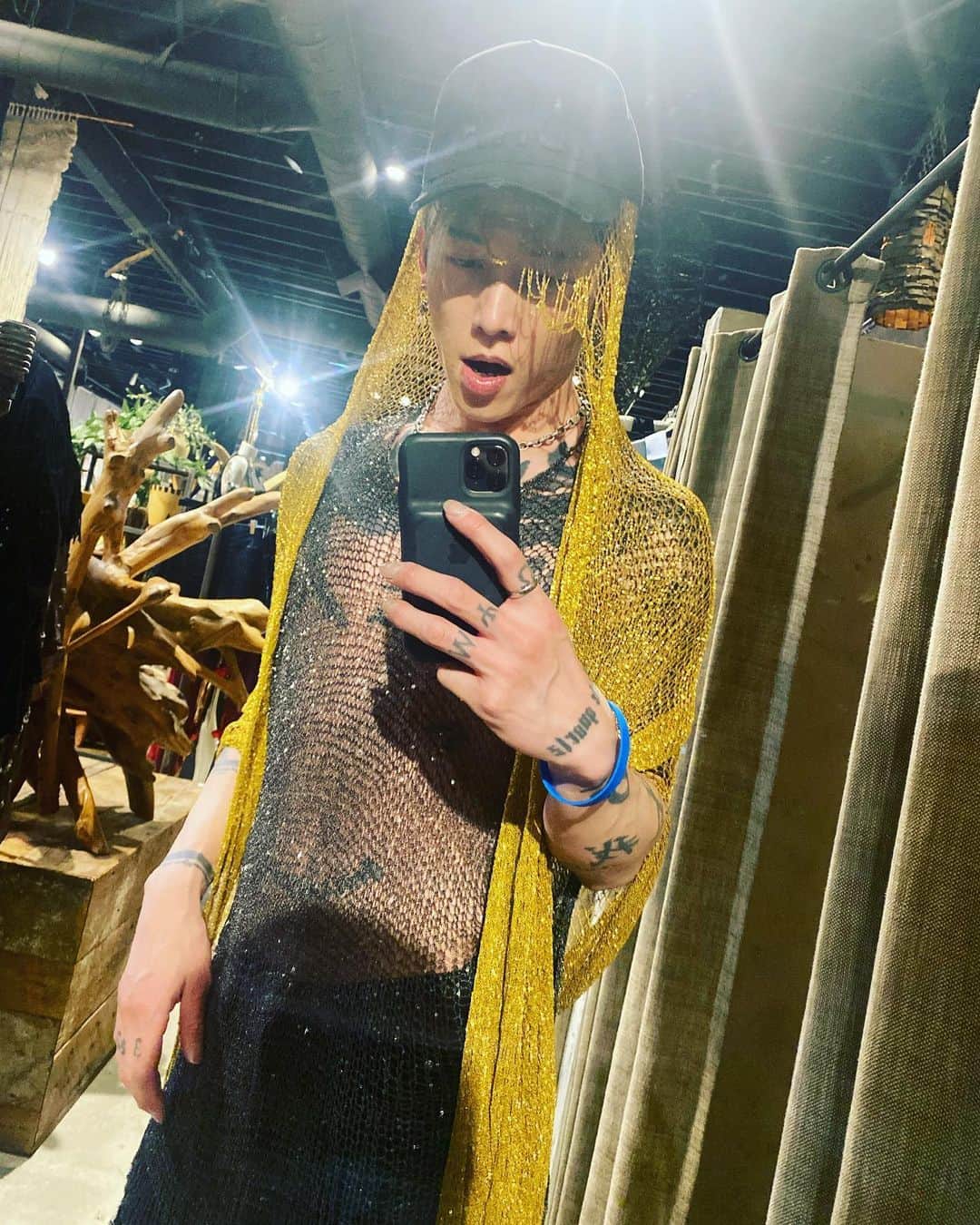 雅-MIYAVI-のインスタグラム：「Got a masterpiece.  #試着中  @churchboutique」