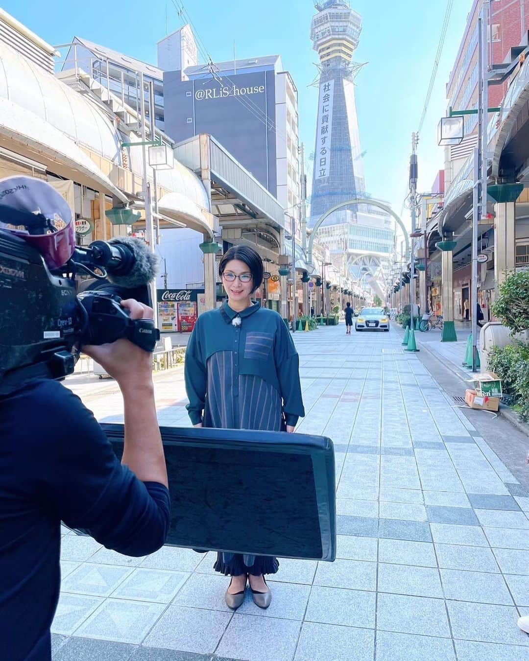 くわばたりえさんのインスタグラム写真 - (くわばたりえInstagram)「8日水曜日19時57分から NHK『ロコだけが知っている』大阪・広島お好み焼きラバーを徹底リサーチ！ 関西ジャニーズJrの真弓孟之くんと一緒に大阪ロケで♪すっごい素敵な青年！是非観てください♪ #くわばたりえ  #真弓孟之くん  #NHK #ロコだけが知っている  #お好み焼き  #衣装 #osharewalker」2月7日 15時32分 - kuwabatarie