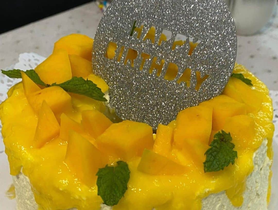 中島早貴さんのインスタグラム写真 - (中島早貴Instagram)「Look at this photo 🥺 Chisaki made a fabulous cake for my birthday 🎂 OMG, I was so so glad. Thank you so so much 🥹  ちぃちゃんがケーキ作ってくれました😭🫶 らぶ100%！！！！！！  29才、いい感じで楽しく過ごしています🤝🕊  ほんとにありがとう🥺💓！  #留学生活」2月7日 15時36分 - saki__nakajima__uf