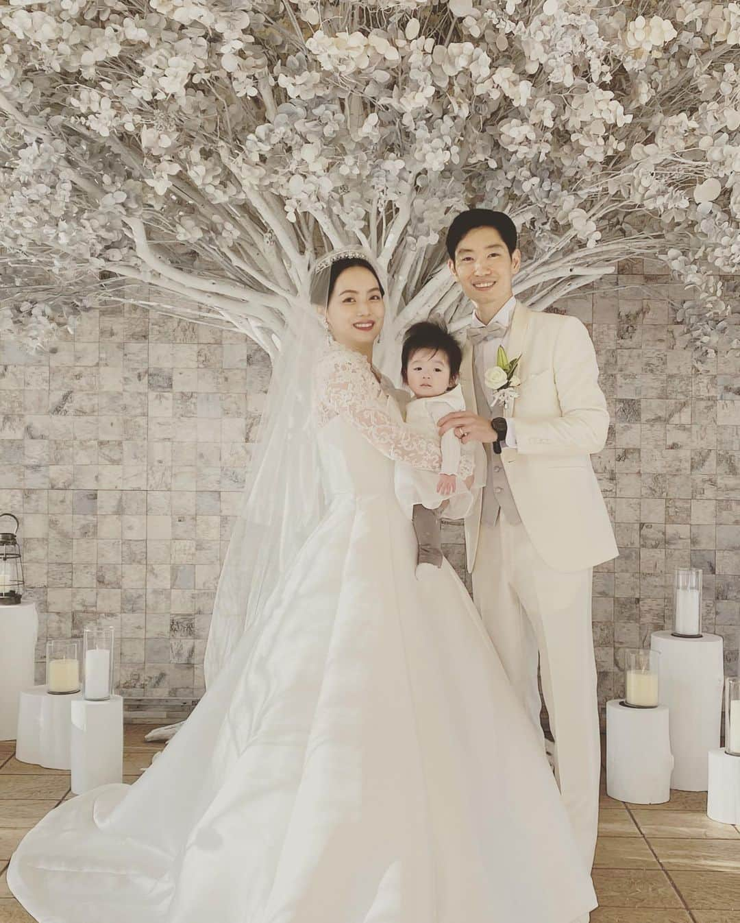 艾芊芊のインスタグラム：「we got married👰🏻‍♀️👼🏻🤵🏻#高原教会 #軽井沢」