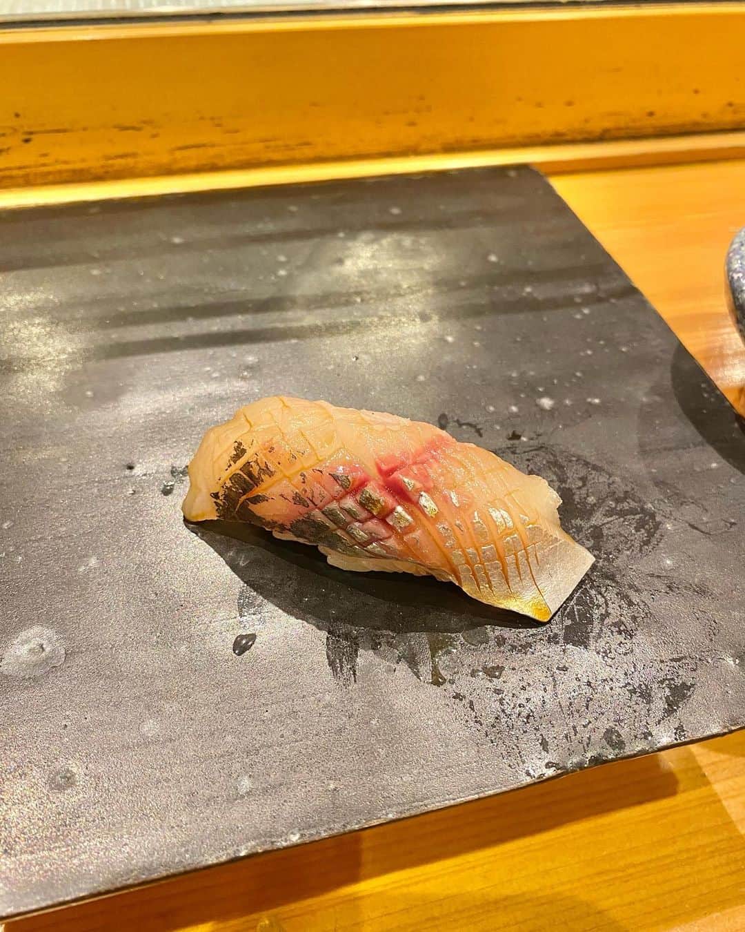 遠藤彩香さんのインスタグラム写真 - (遠藤彩香Instagram)「これ、メヒカリの握り。  メヒカリの天麩羅大好きなんだけど まさかお寿司で出てくるなんて  全部美味しかったんだけど、 かなりの衝撃！！  🍓の甘さとデカさにも衝撃w  #🍣#お寿司」2月7日 15時58分 - endo_ayaka