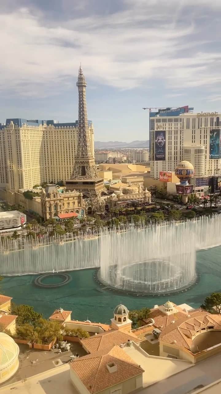 泉玲菜のインスタグラム：「.  Las Vegas . . . #lasvegas #Bellagio #bellagio噴水」