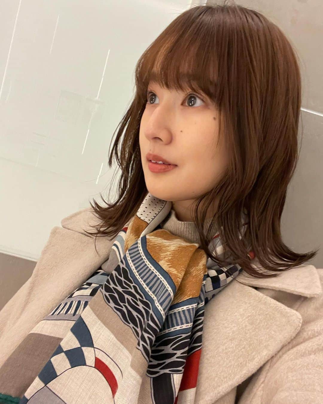 高嶋香帆のインスタグラム：「萩さんヘアメイク安定にお上手🫶 久しぶりに綺麗にしてもらうとテンション上がりますな🤭」