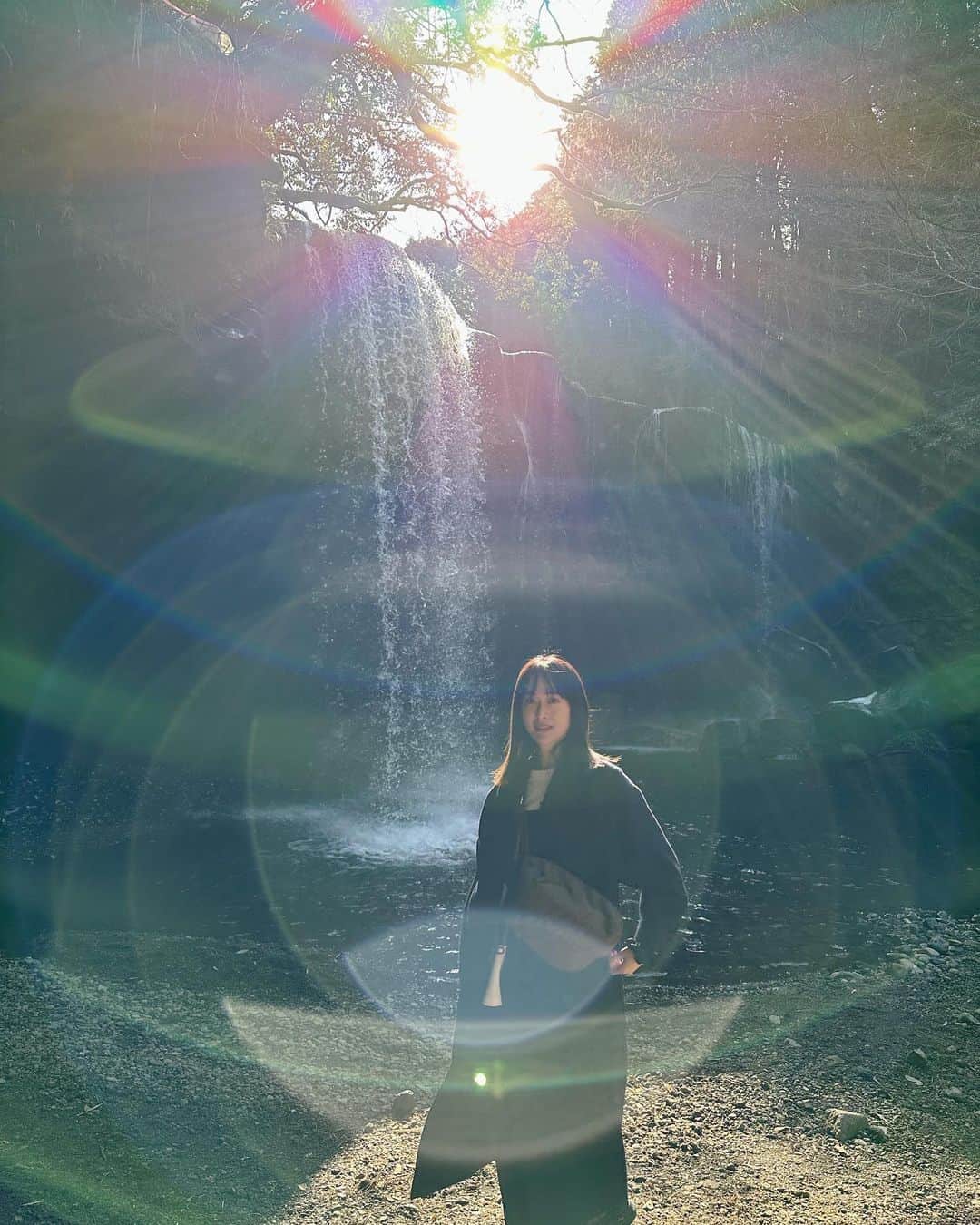 樋場早紀さんのインスタグラム写真 - (樋場早紀Instagram)「鍋ヶ滝 裏側からも滝をみることができるため、裏見の滝とも呼ばれているそう。美しかったぁ☺️」2月7日 18時05分 - saki_toyoba