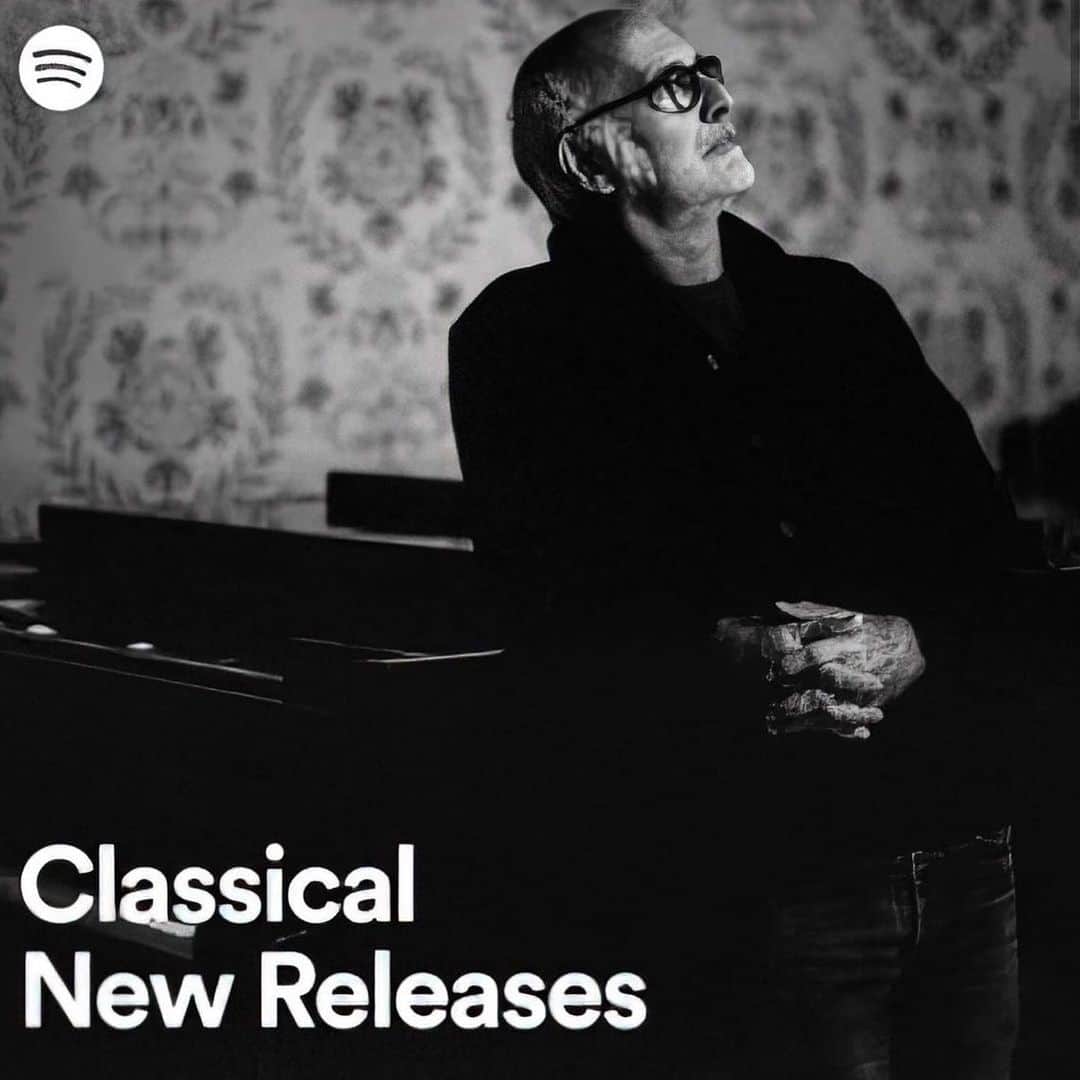 ダイアナ湯川のインスタグラム：「Thank you so much @spotify for featuring the @library_tapes rework of my track, Isolation, in this week’s Classical New Releases 🖤  . . . . #newmusic #newrelease #music #violin #violinist #composer #classical #neoclassical #thankyou #spotify」