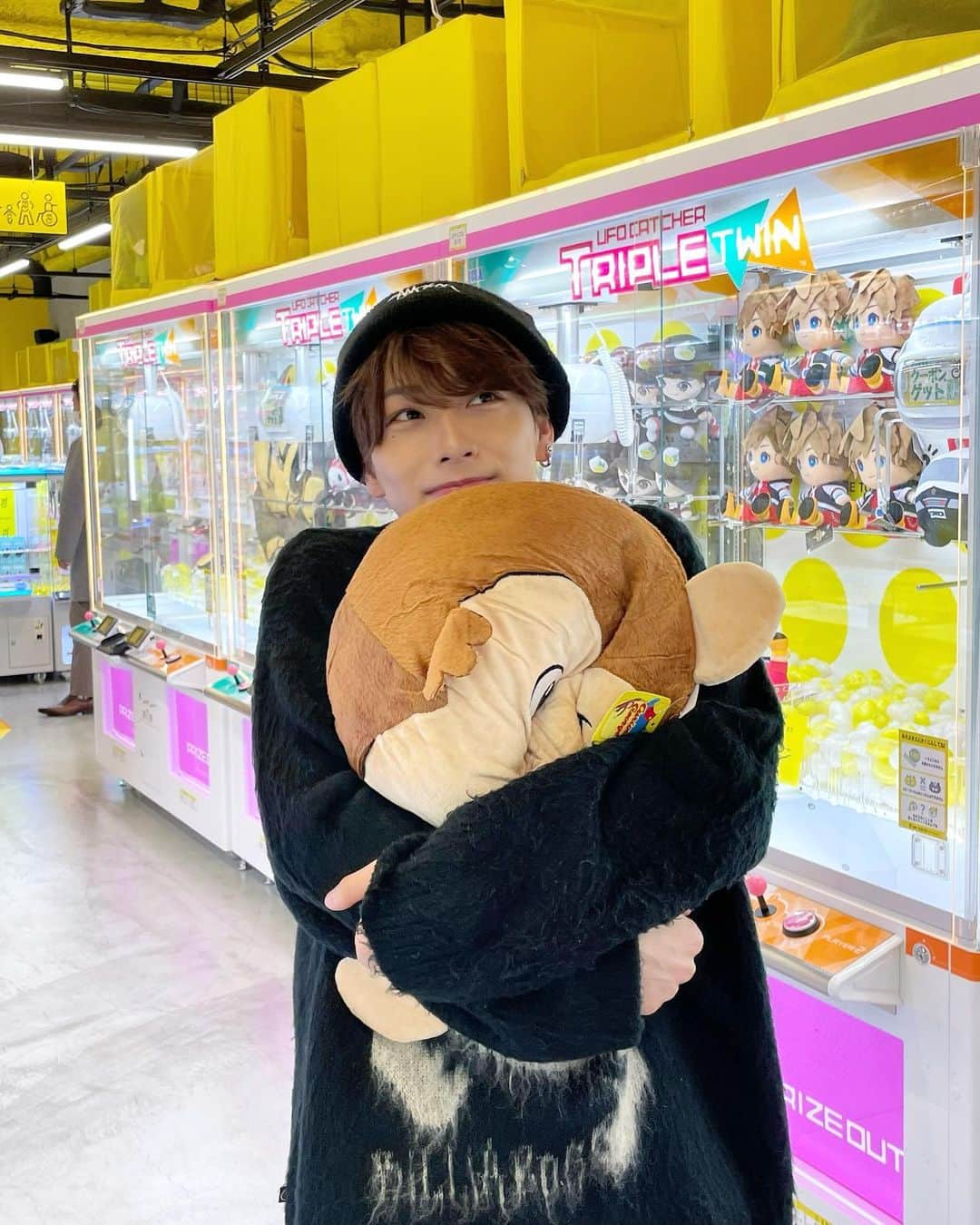 白金倫太郎のインスタグラム：「おいおい自分可愛こぶるのに必死でりくの顔ぐちゃぐちゃなってるって(> <)💦 マジでたまたま1回で取れたよ褒めて！」