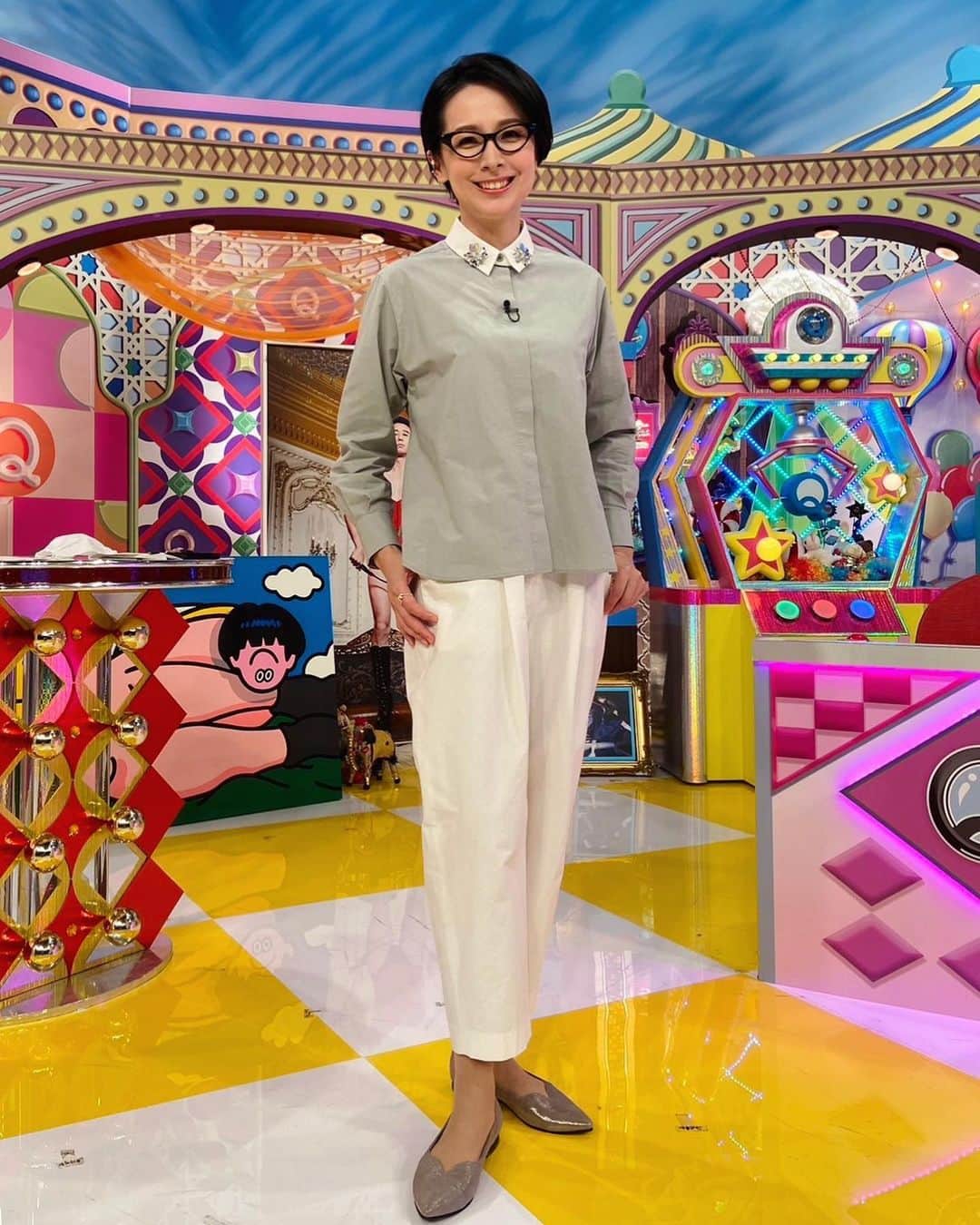 野村真季のインスタグラム：「2/7放送 #有吉クイズ   #着用衣装  襟元が印象的な可愛らしいシャツでした！  #テレビ朝日 #アナウンサー #野村真季 #野村アナ」
