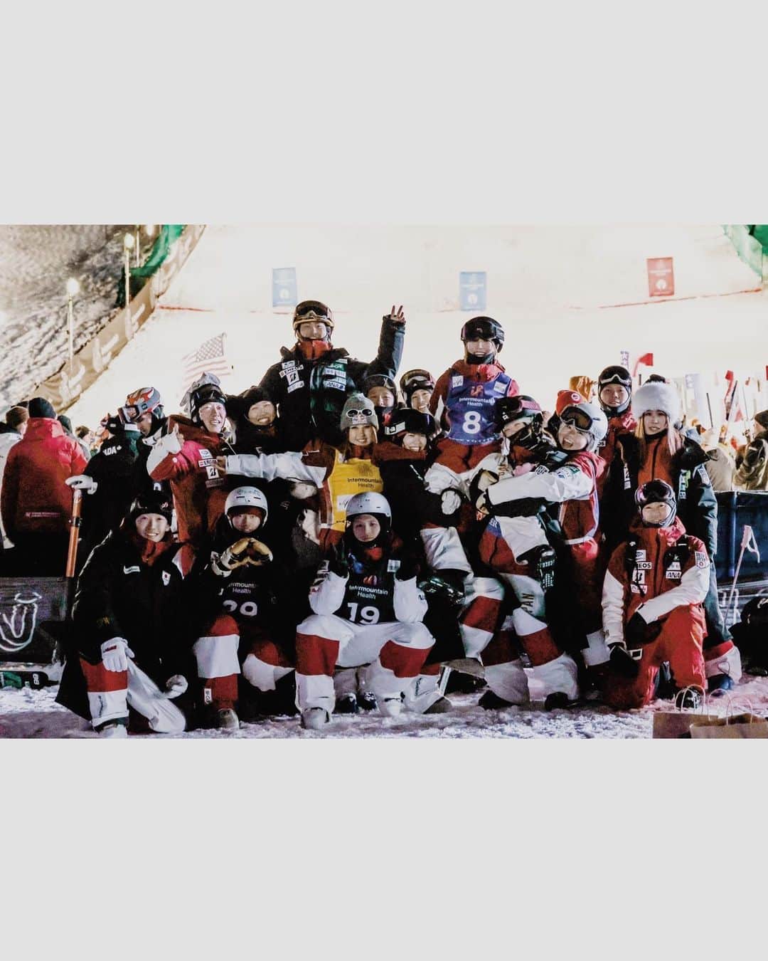川村あんりさんのインスタグラム写真 - (川村あんりInstagram)「:)   Not the results I wanted but had so much fun out there. Also skiing under the lights / in front of a huge crowd feels pretty special ❤️  思うように行かなかったけど、また頑張ろう !!   📸 @shoendo7   #moguls #skiing #deervalley #hime」2月7日 21時21分 - anrikawamura