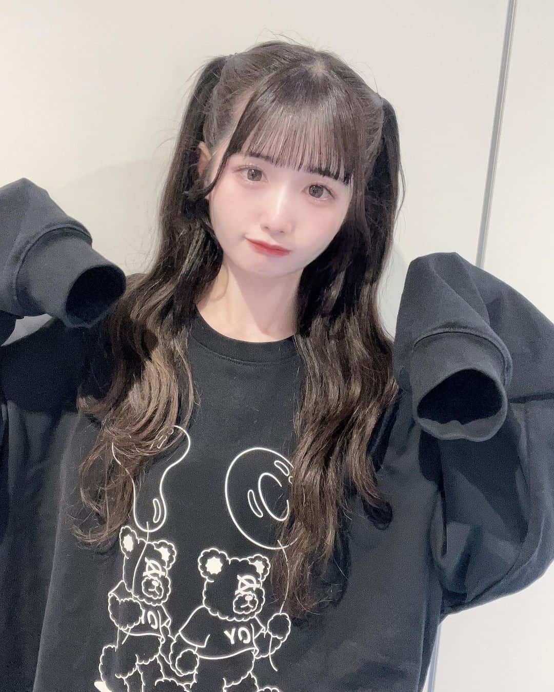 のインスタグラム：「ばあ  #アイドル  #黒髪ロング #インナーカラー #コスプレ #follow #like4like  #instafollow #instalike #followme #following #followme  #팔로우미 #팔로우환영 #エクステ #シールエクステ #ottd #透明感カラー」