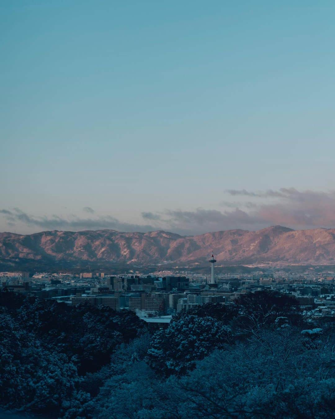 清水寺のインスタグラム：「From Hondo | 本堂より 雪景」