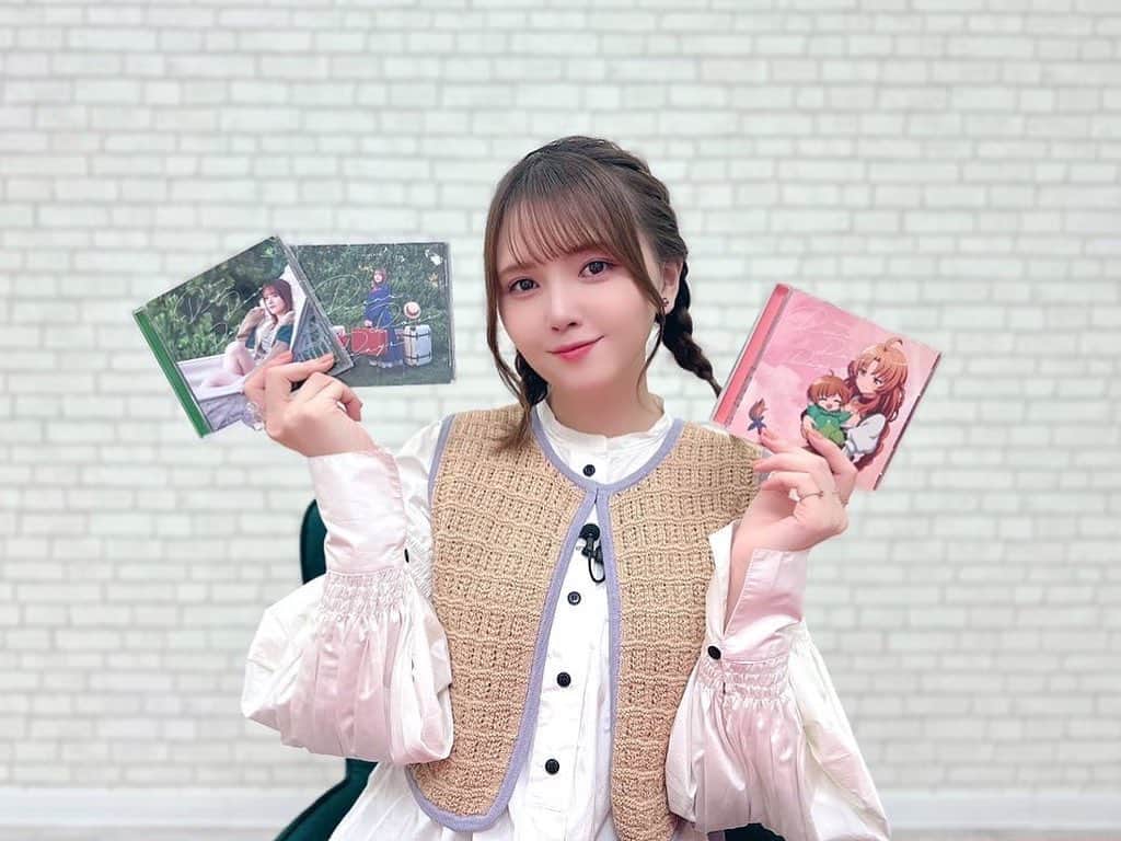 のインスタグラム：「「Dear Doze Days」発売直前 YouTube LIVE📺  ご視聴ありがとうございました😊 ゆるゆるまったり チーズケーキもぐもぐ配信でした（？）🧀🍰  明日いよいよ発売日です‼️ よろしくお願いします🤲  #鬼頭明里」