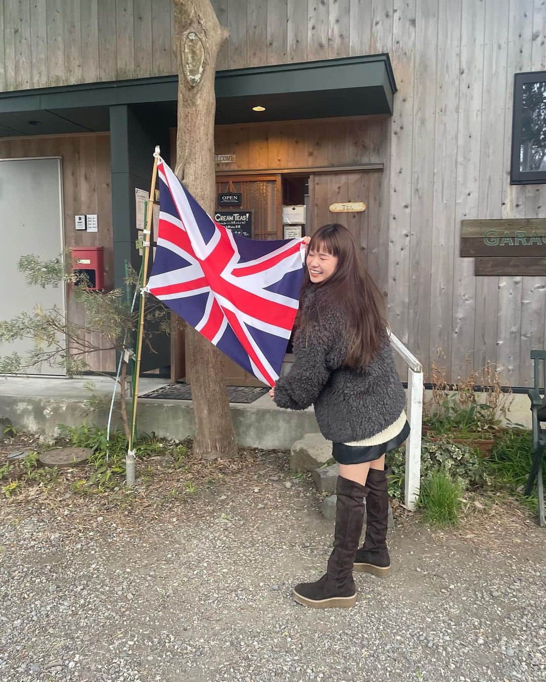 fumikaのインスタグラム：「⁡ 🇬🇧 ⁡ Tanzania ⁡ 「強面だけど、話してみたら優しかった...❤︎」 (私見)という文言が一番面白かったので 注文したんだけど、とっても美味しかった☕︎ ⁡ 茶葉も購入したし、朝が楽しみ☺️🌈✨ ⁡ #神奈川 #鎌倉 #cafe #紅茶 #tea #Tanzania #タンザニア」