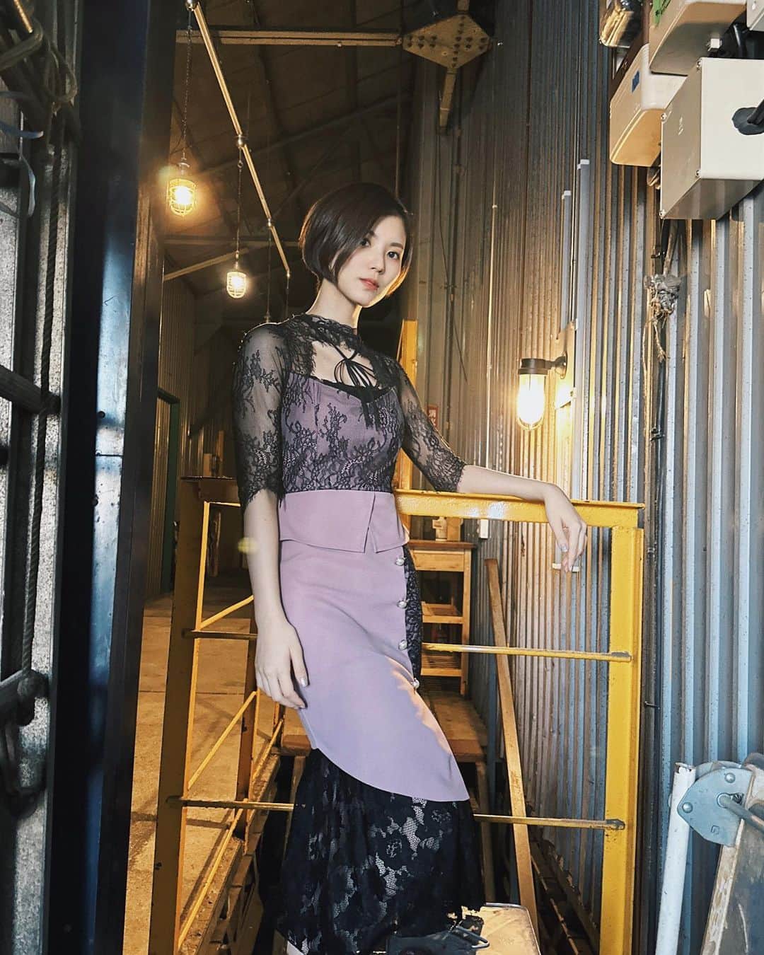 小林玲のインスタグラム：「. ⁡ #舞台 #嘘つき2023 ⁡ 一昨日でアーカイブ期間も終了...!! ということで嘘つきラスト投稿です🙌 ⁡ 素敵な衣装~~🌸 本番用にアレンジしていただきました🕸 グッズをGETしてくださった方は 気づいたかな？♪ ⁡」