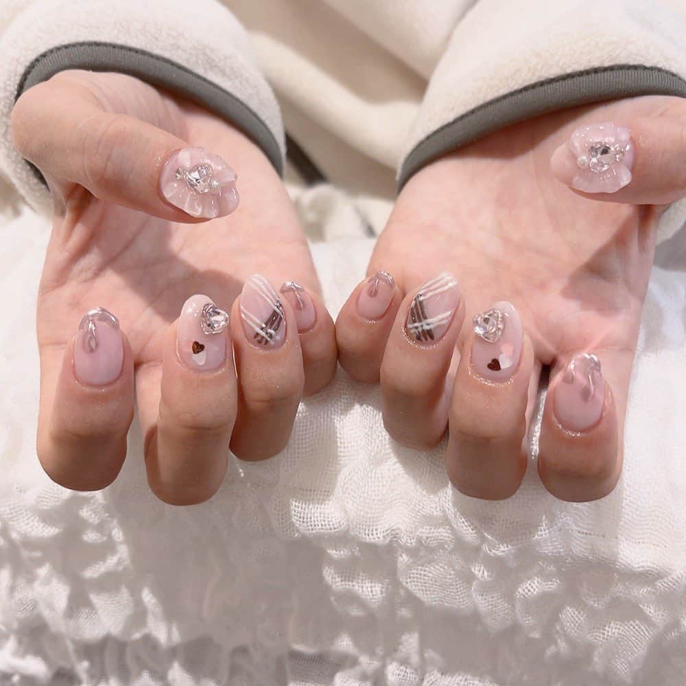 堂本千晴のインスタグラム：「Valentine nail🍫🎀」