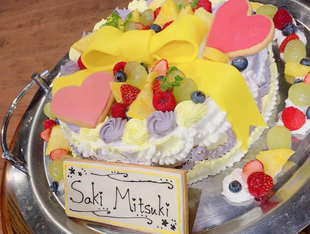 海月咲希さんのインスタグラム写真 - (海月咲希Instagram)「最後のでっかいケーキ🎂  終わった後みんなで食べました😊💕」2月7日 22時56分 - saki_mitsuki