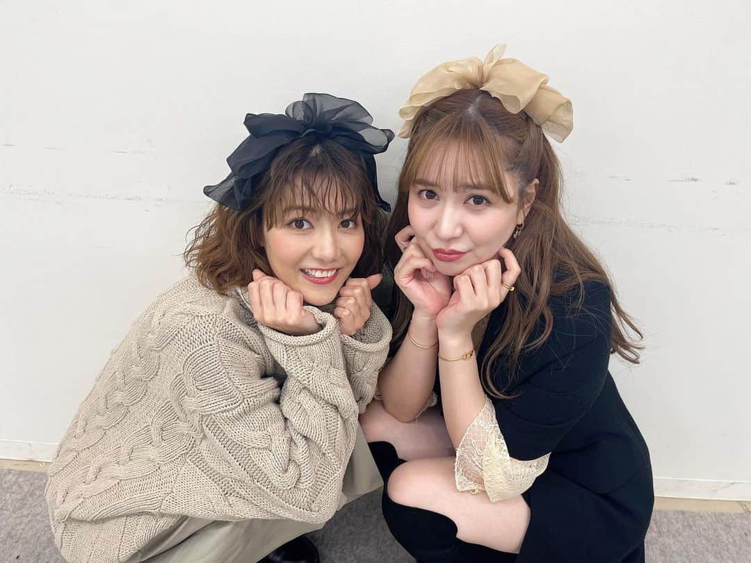 宮澤佐江のインスタグラム：「🎁 あなたには私たちの頭のリボンが見えますか？ 見えたあなたの心はとても美しいです。 . #さえとも #ホリNSありがとうございましたー」