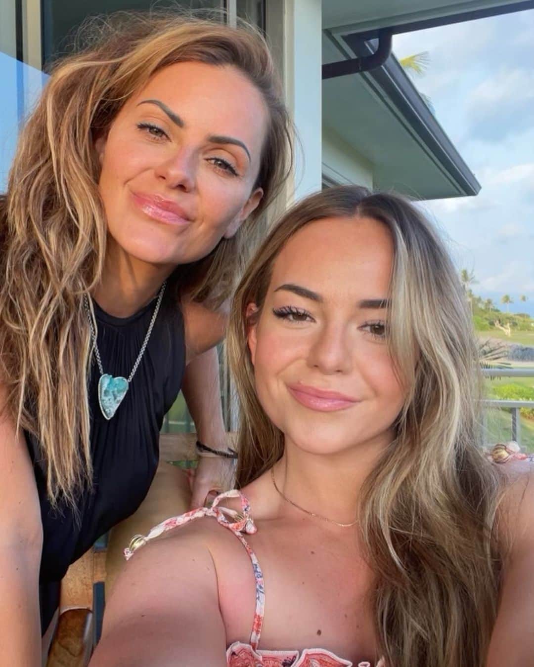 ミッチェル・マネーのインスタグラム：「Happy birthday to my beautiful 18 year old daughter! I am dumbfounded that I have an adult child that is about to graduate from high school and enter the next chapter of life!  This adolescent time of life has been quite difficult for her old soul.  She is finally able to step into the truth of who she is and what she really wants!She is kind, funny, committed, passionate and focused.  I cannot wait to see what she does with her 18th year of life! Happy birthday baby girl! I love you so much and could not be more proud of all you have overcome and pushed through to get to this day! Happy birthday @briellemoney」