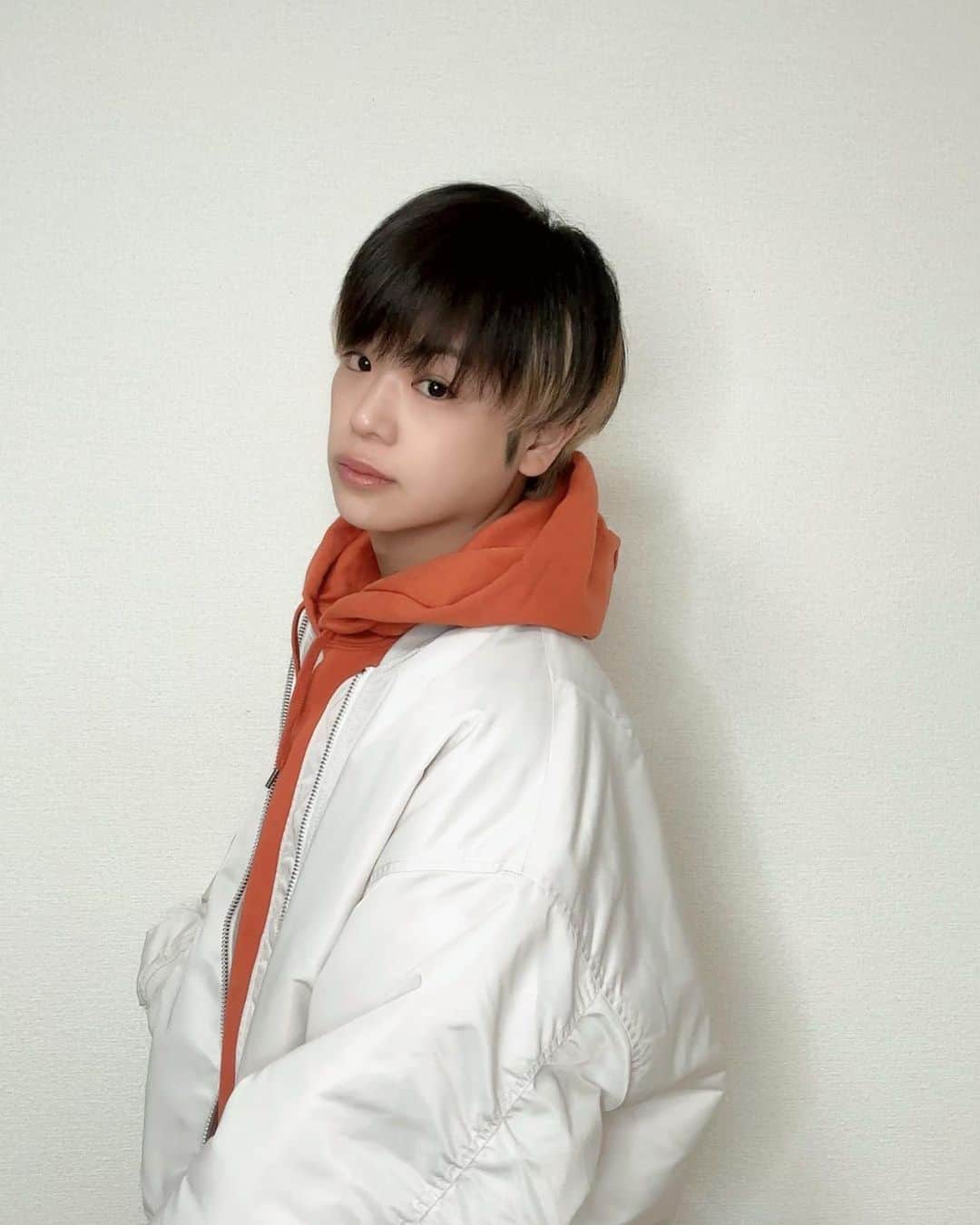 河崎良侑のインスタグラム：「前髪復活✂︎ 今年35歳！年齢に抗いながら生きてます。 前髪切ったら年齢確認された。 ありがとうございます🫣  #奇跡の34歳  #前髪つくった  #fyp #foryou」