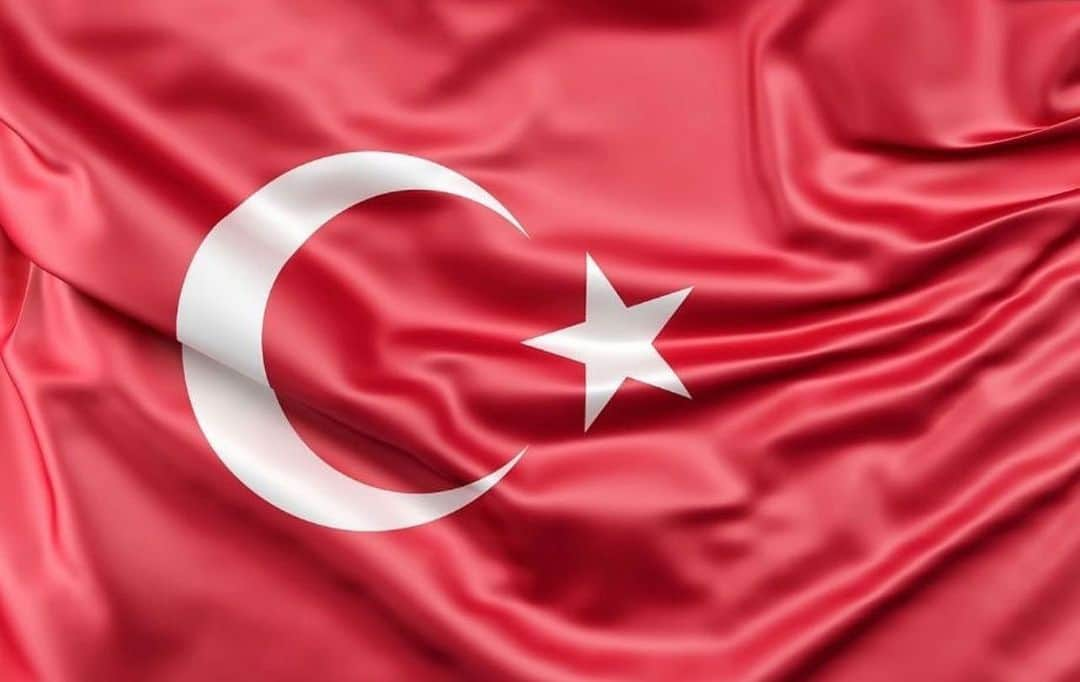 パピ・ジロボジのインスタグラム：「Turkiye'de meydana gelen depremde hayatini kaybeden insanlara Allahtan rahmet , yarali olan vatandaşlara şifa diliyorum. Geçmis olsun Turkiye 💔💔🤲🏿🤲🏿」