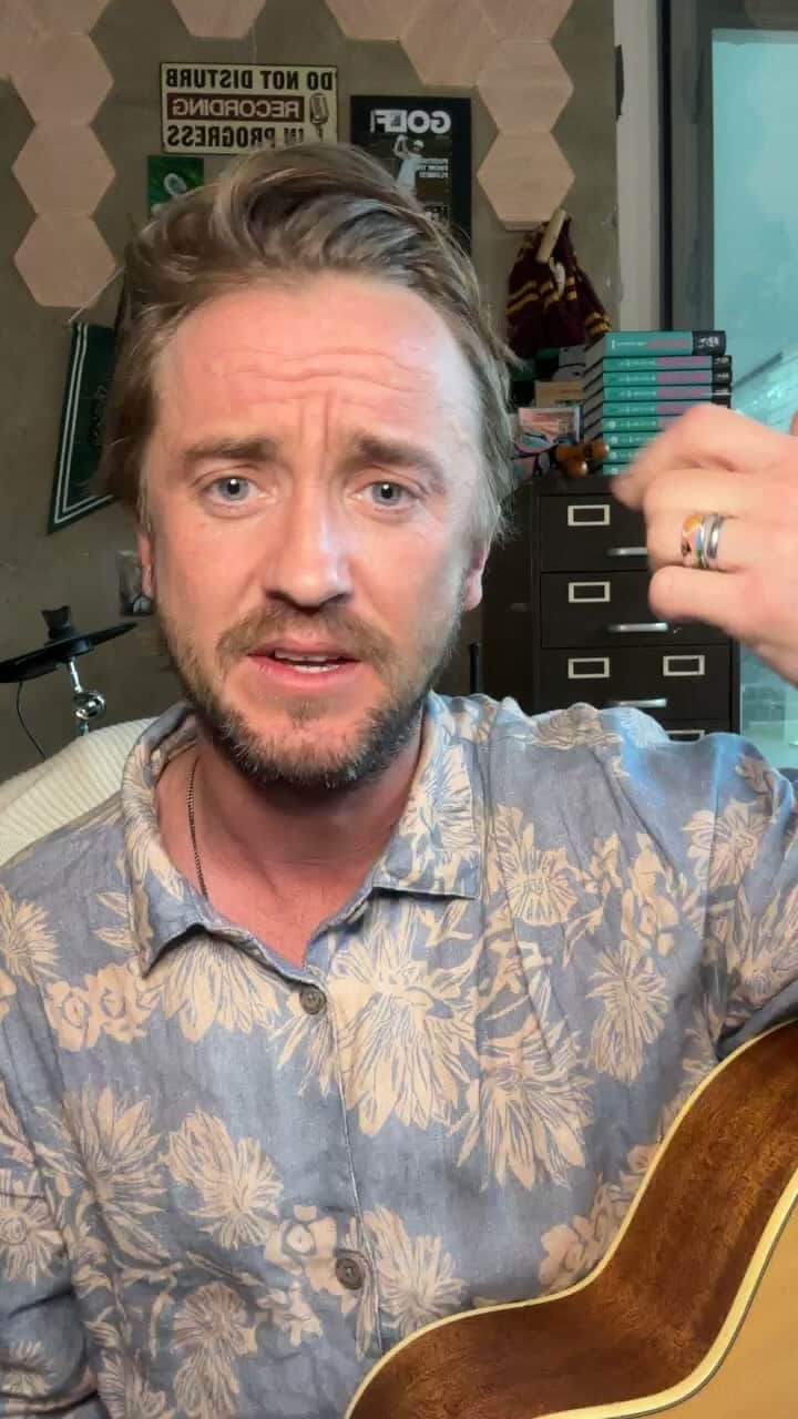 トム・フェルトンのインスタグラム：「fairies & feathers ❤️」